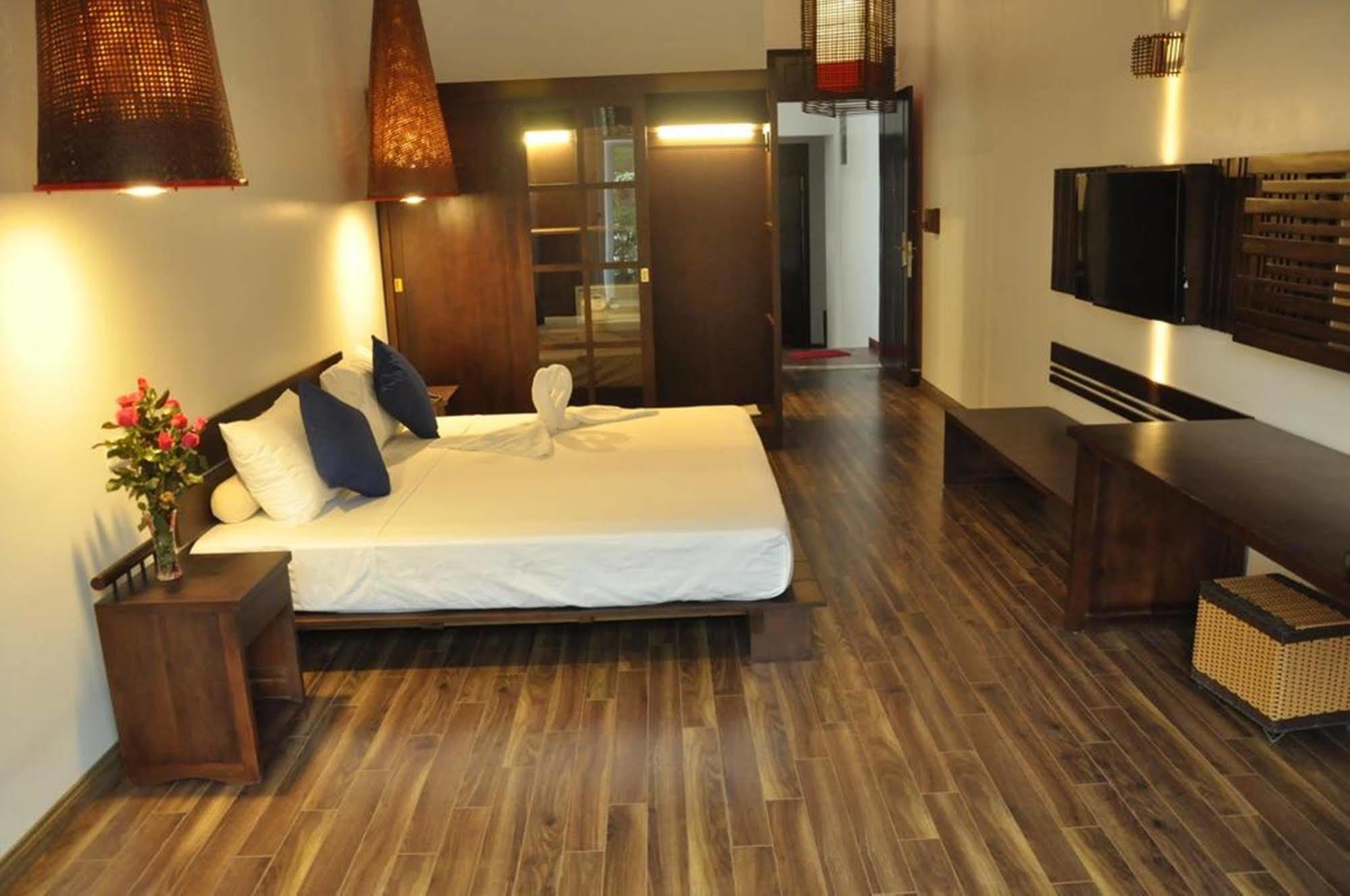 Cinnamon Cathedral Hotel Hanoi Exterior photo